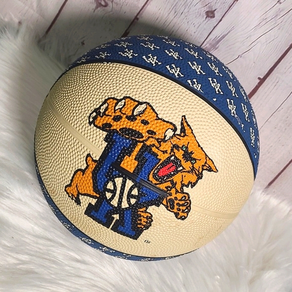 Y2K UK University of Kentucky Wildcats Cats Basketball Ball Standard Size - Picture 2 of 14